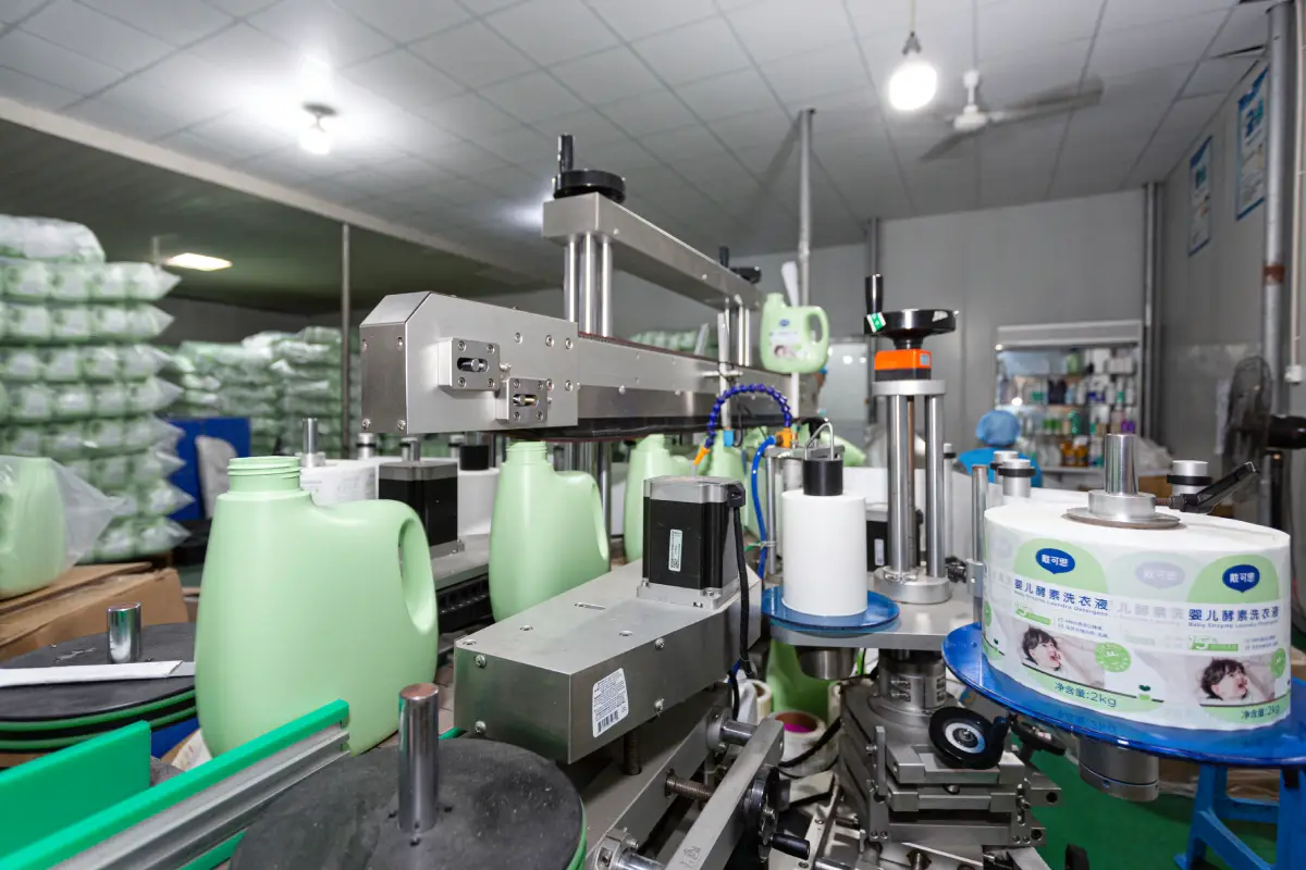 Bottle product labeling machine