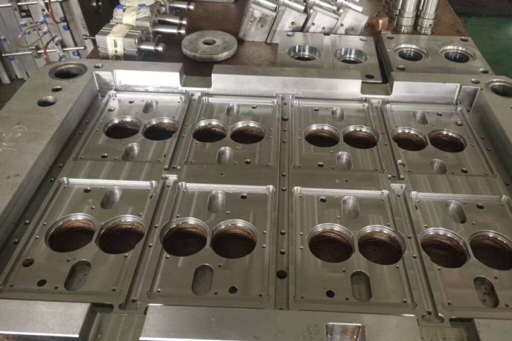 In-House Mold Developmentj for food grade plastic powder jar