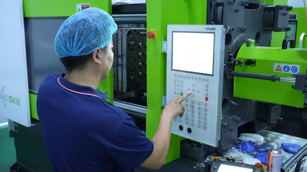 Full One-Stop Custom Plastic Bottle Manufacturing Service Cover